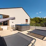 4 Bedroom Gorgeous In *