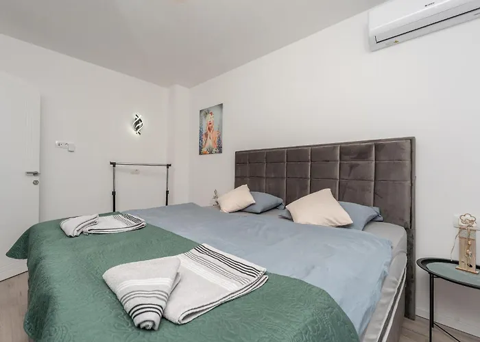 4 Bedroom Gorgeous In Korlat
