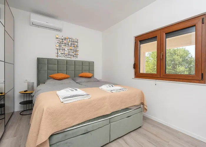 Apartman 4 Bedroom Gorgeous In