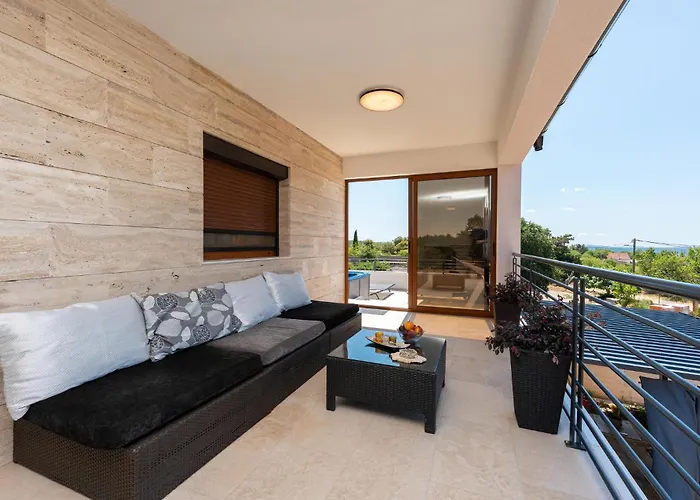 4 Bedroom Gorgeous In *