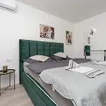 4 Bedroom Gorgeous In Apartman *