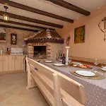 Apartman 4 Bedroom Gorgeous In Korlat