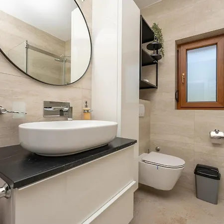 Lovely In With Wifi Apartment Korlat