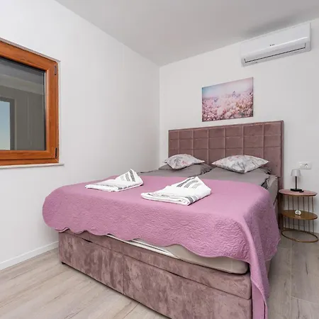 4 Bedroom Gorgeous In 아파트 *