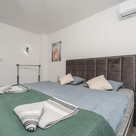 4 Bedroom Gorgeous In Korlat