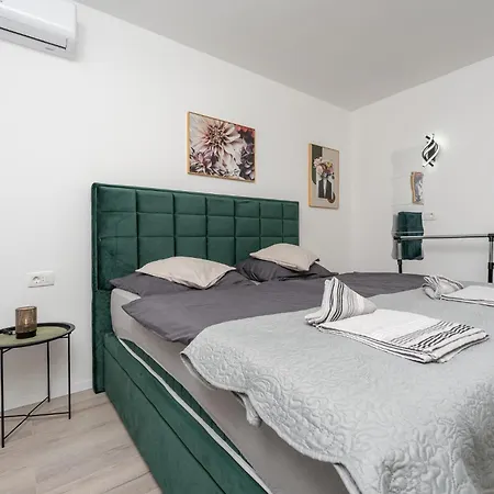 4 Bedroom Gorgeous In 아파트 *