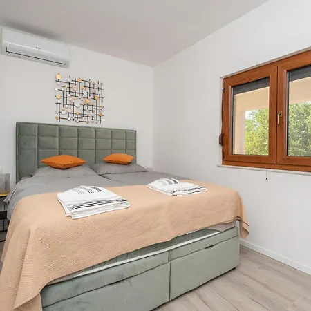 Appartement 4 Bedroom Gorgeous In