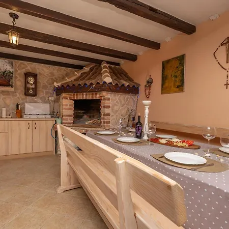 아파트 4 Bedroom Gorgeous In Korlat