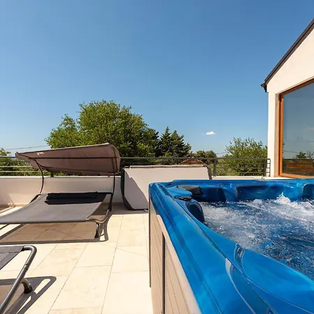 4 Bedroom Gorgeous In