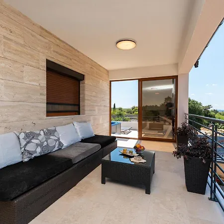 4 Bedroom Gorgeous In *