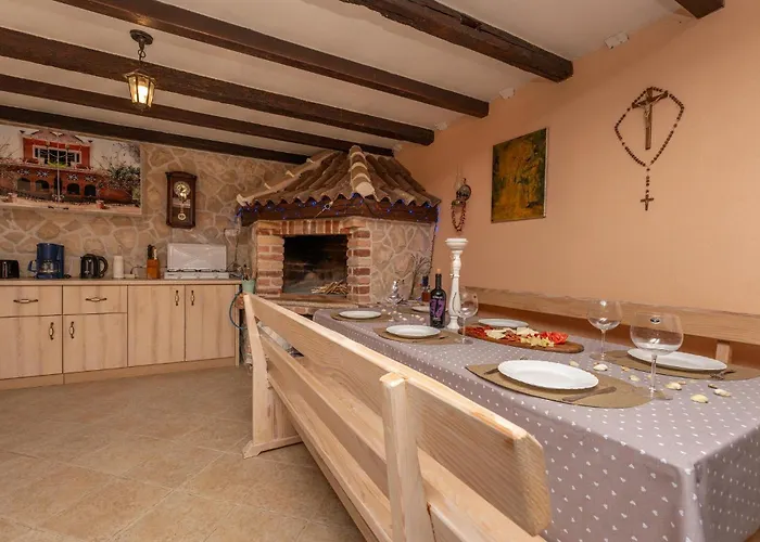 Апартаменты 4 Bedroom Gorgeous In Korlat